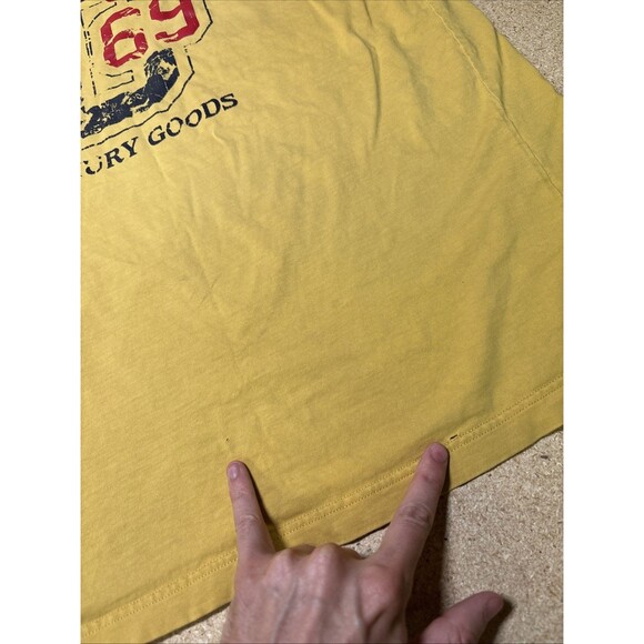 Coogi Australia C69 Luxury Goods T-shirt Mens L Yellow Distressed - Picture 4 of 9